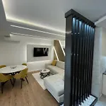 Delux President Centar Ii *